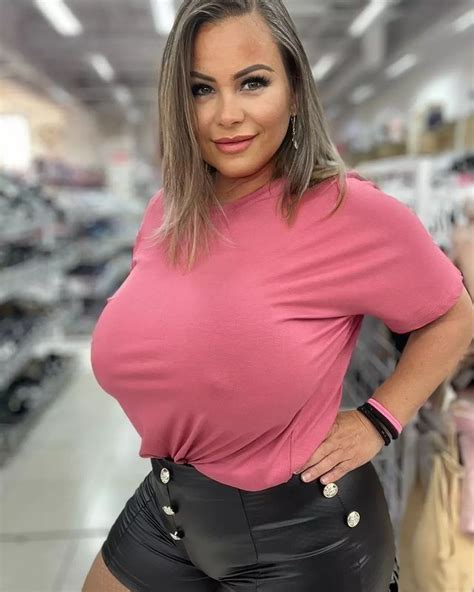 curvyandrea|@AndreaCurvyGirl 